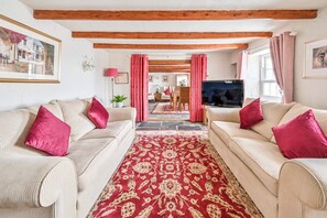 Televisio, takka, videopelejä, DVD-soitin