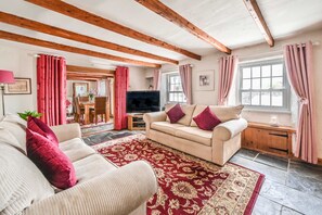 Televisio, takka, videopelejä, DVD-soitin