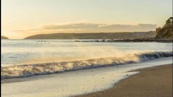 Na praia, espreguiçadeiras