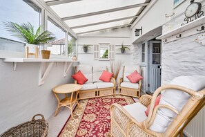 Interior - Period luxury 55m fm beach.real fire/free parking/beach/dog friendly/seaviews (Downderry)