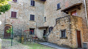 A stone building with multiple windows and a small entrance. - Countryside Home in Arezzo with Pool (Tregozzano, Arezzo)