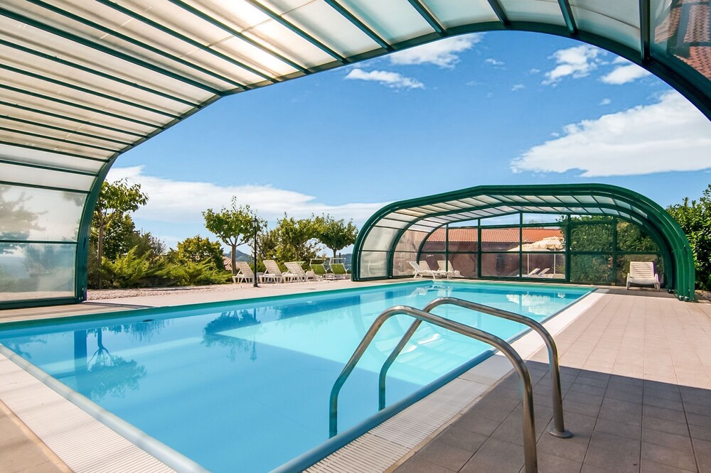 Inviting Farmhouse in Appenines with covered swimming pool