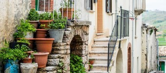 Peaceful Hilltop Escape