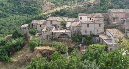 Escapada tranquila a la cima de la colina