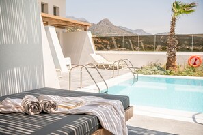 Deluxe Quadruple Room | In-room safe, laptop workspace, blackout drapes, free WiFi - Kakkos Bay (Ierapetra)