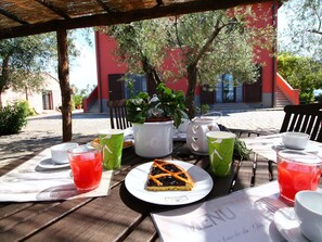 Outdoor dining - Farmhouse Montalto near Sandy Beaches (Montalto di Castro)