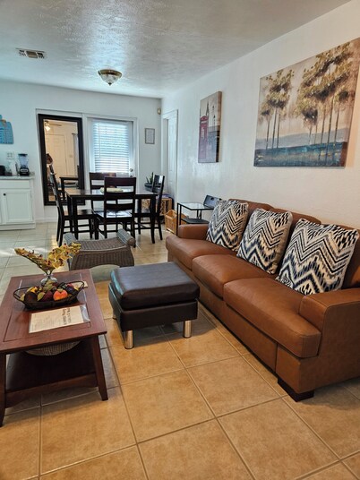 Cozy house close to Universal Studios 