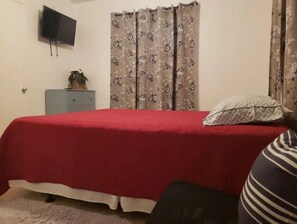 3 chambres, fer et planche à repasser, Wi-Fi, draps fournis