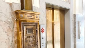 Unclassified image, 3 of 6, button - Threefoot Hotel (Meridian)