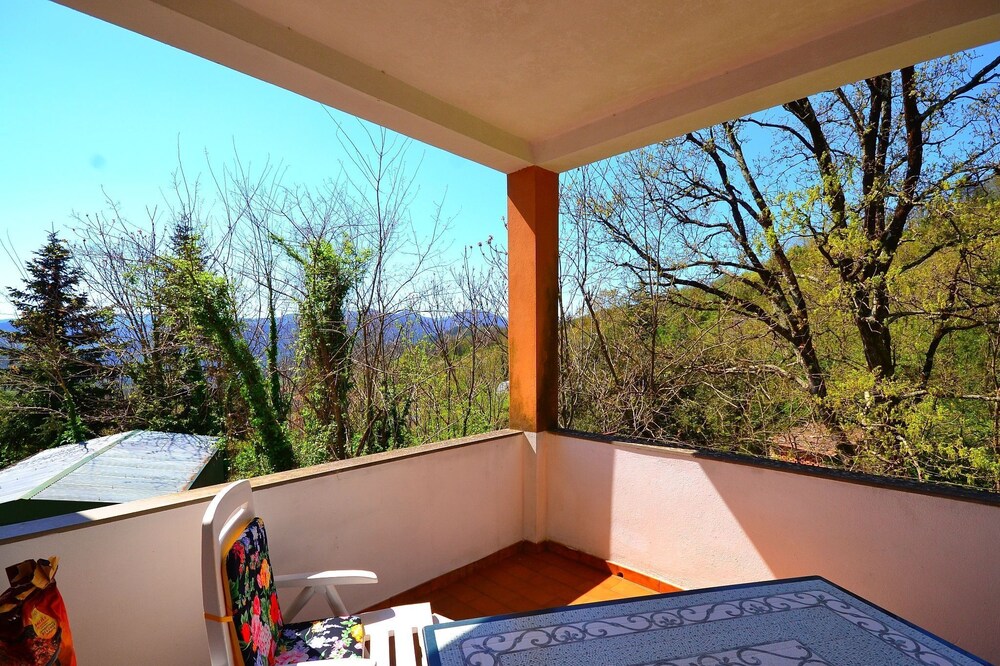 Hilltop Holiday Home in Sesta Godano with Balcony & Parking