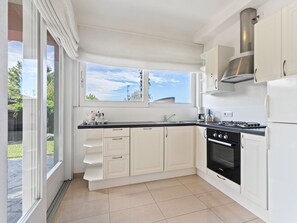 Frigorifero, microonde, forno, lavastoviglie