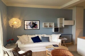 TV - Apartment in Ghiffa with Lake Maggiore Views (Ghiffa)