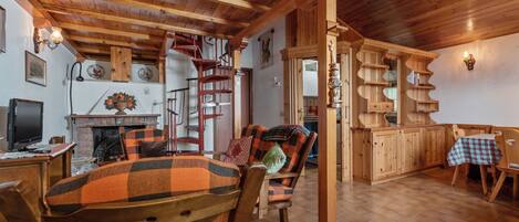 Télévision, cheminée