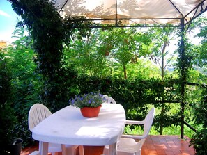 تناول الطعام بالخارج