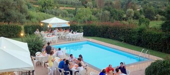 Zonovergoten huis met zwembad