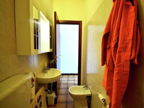 Shower, bidet - Sunlit home with pool (Fucecchio)