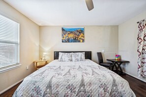 Room - Nice and cozy home with  4 bedroom . Closed to downtown and Q2 stadium , Tesla (Pflugerville)