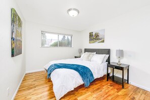 3 habitaciones, escritorio, tabla de planchar con plancha y wifi gratis 