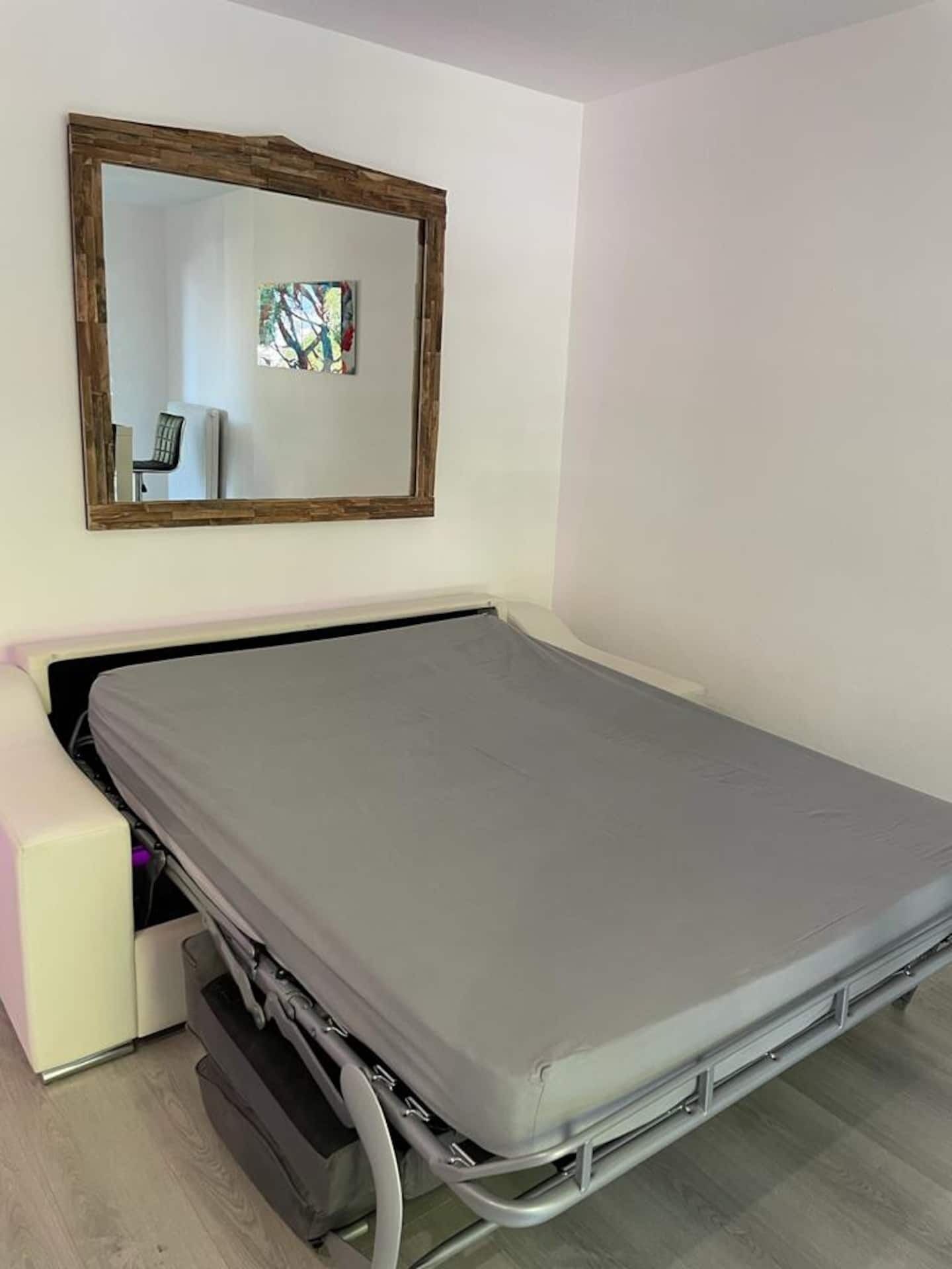 Luxurious studio in a quiet park with swimming pools