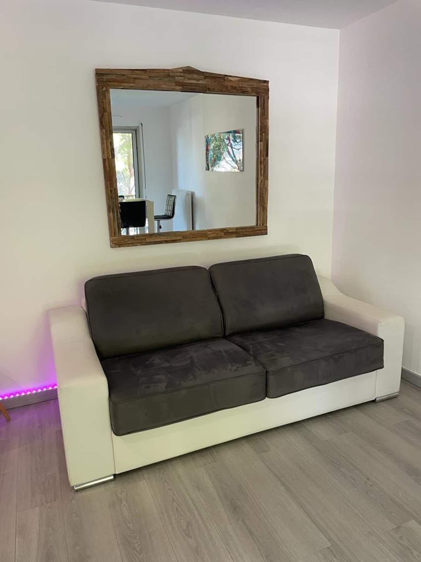 Luxurious studio in a quiet park with swimming pools