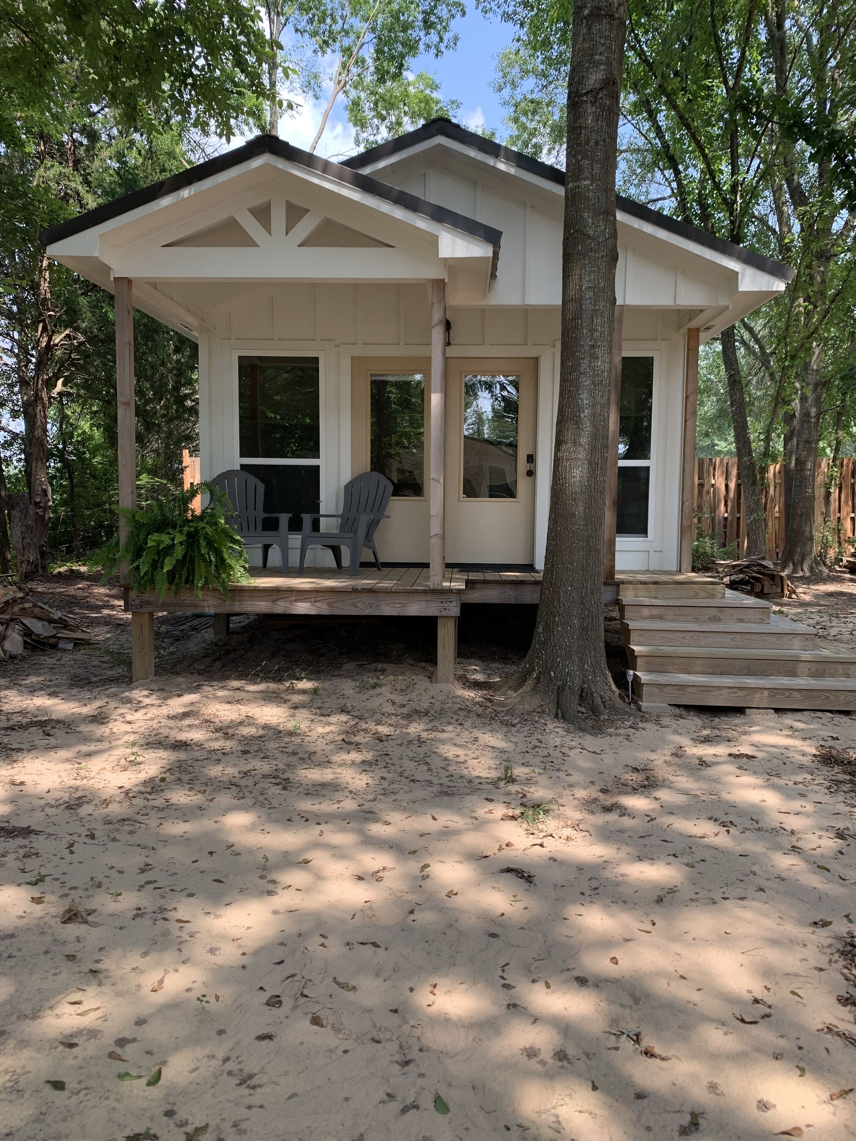 One of five modern bungalows -1st Monday Trade Days, Music Festivals, East Texas