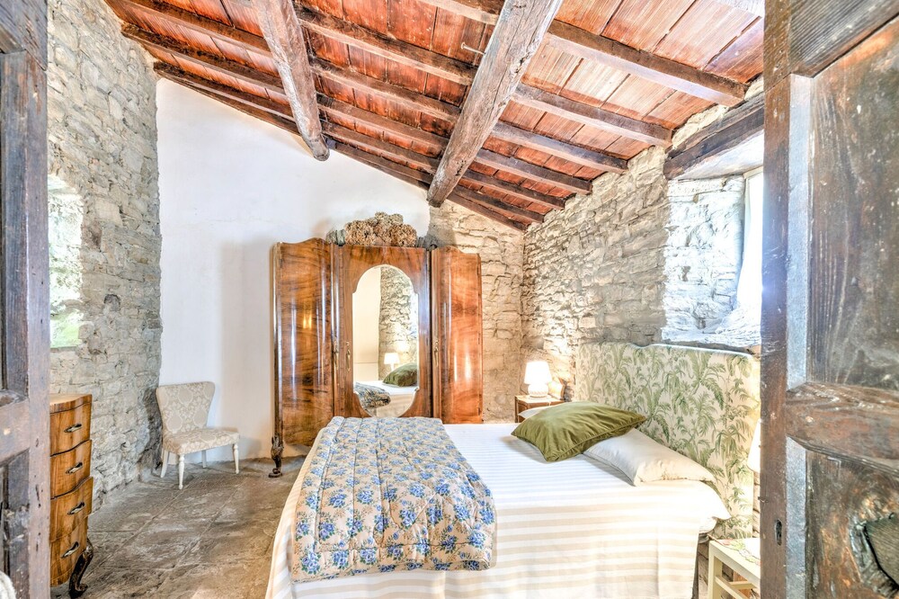 Rustic holiday home in San Godenzo with pool