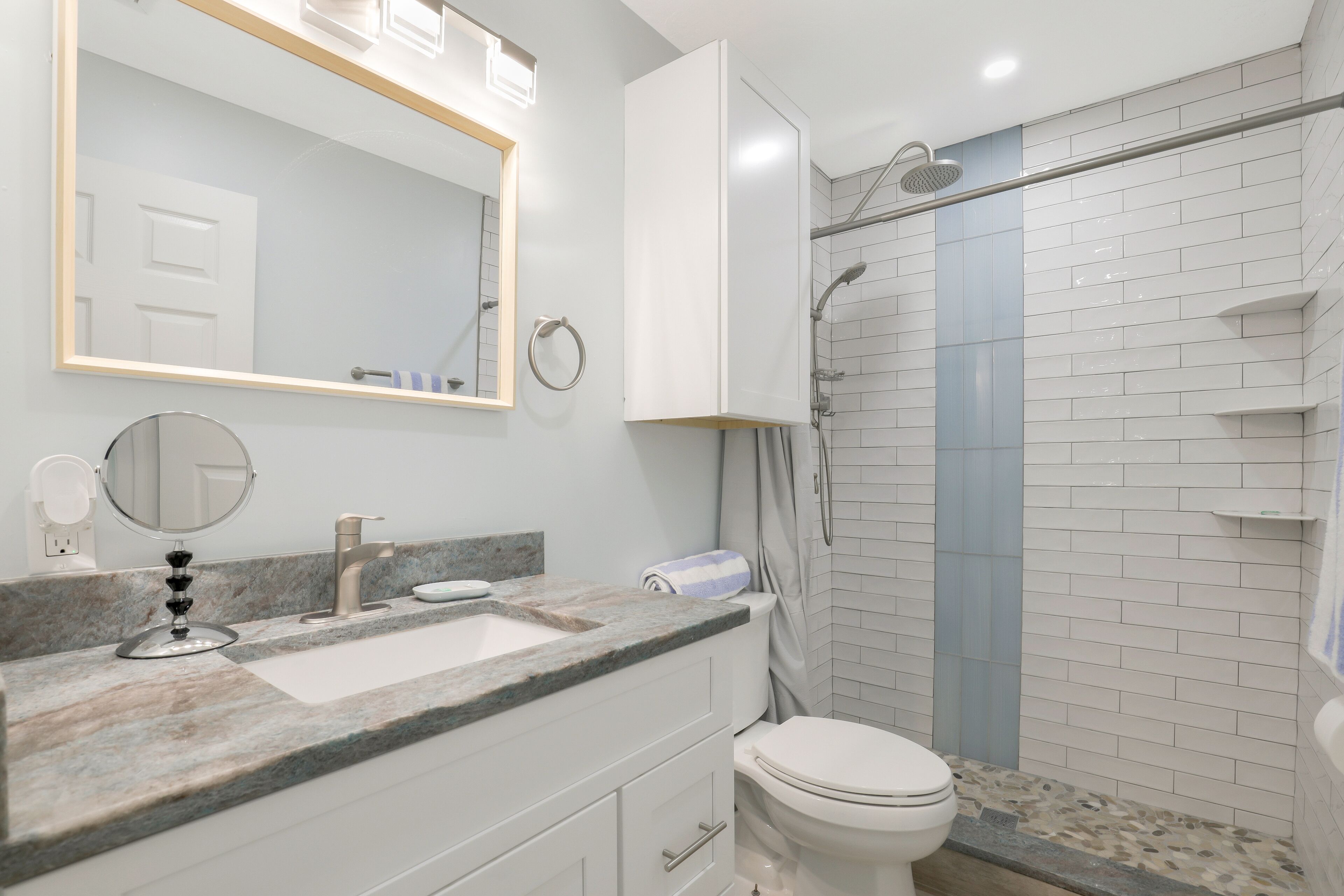 Executive 2/1 with private pool and lanai 3/4 mile from 5th Ave!