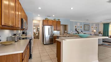 單棟房屋 | 私人廚房 | 大型雪櫃/冰箱、微波爐、焗爐、爐具