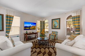 Casa | Área de estar | Smart TV, pebolim, mesa de pingue-pongue, serviços de streaming