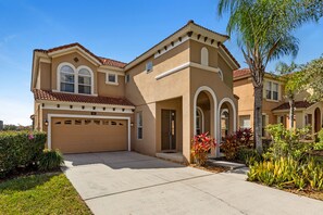 Front of property - Florida Breeze (Kissimmee)