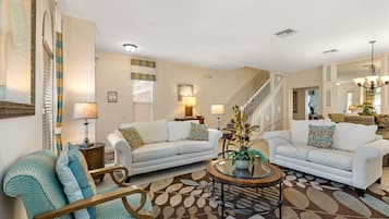 單棟房屋 | 客廳 | 55 吋智能電視連數碼電視頻道、足球機、乒乓球設施