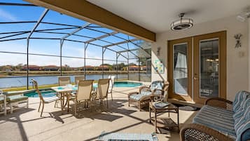 House | Terrace/patio