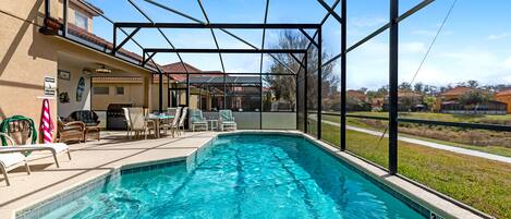 Piscina all'aperto, lettini