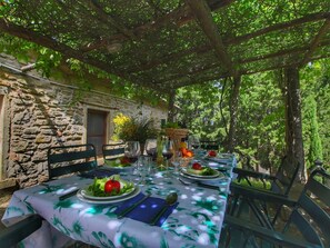 Outdoor dining - Cottage with swimming pool (Anghiari)