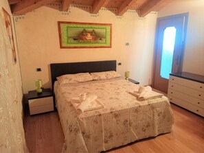 2 bedrooms, WiFi - Marone Apartment with Pool (Marone)