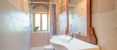 Bathtub, bidet