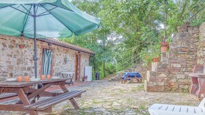 Outdoor dining - Apartment for 5 with pool (Massa Marittima)