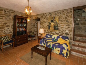 电视、壁炉、立体声音响