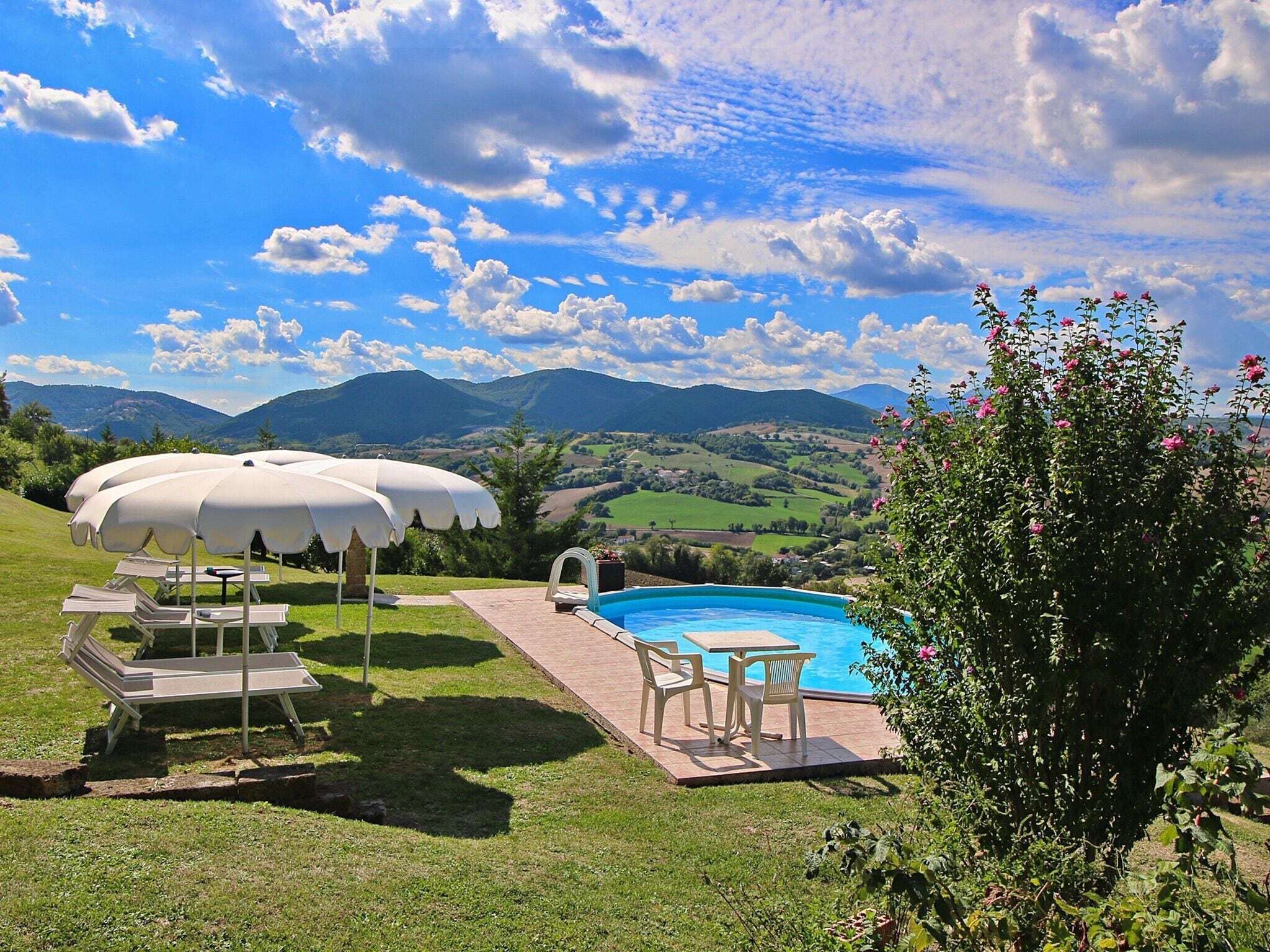 Flat with swimming pool, garden, BBQ and parking