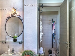 Bathtub