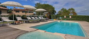 Cottage in Montelabbate with Pool & Forest