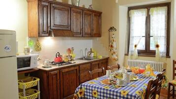 Fridge, microwave, highchair