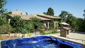 Bañera de hidromasaje exterior