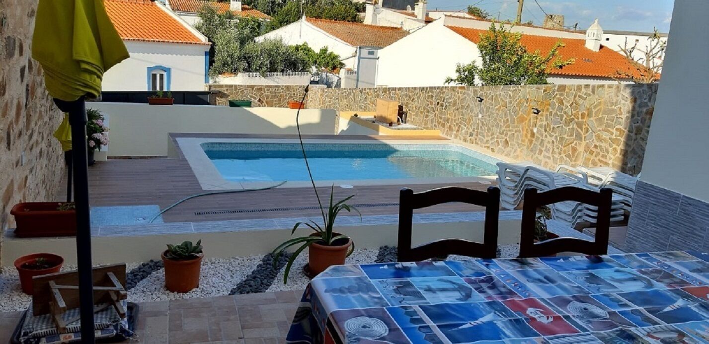Holiday House in Baixo Alentejo, with Pool and Barbecue, half an hour from the Algarve