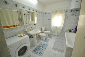 Bathtub, bidet