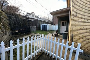 Property grounds - Gem house in the Pittsburgh suburbs (Pittsburgh)