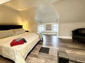 3 slaapkamers, een strijkplank/strijkijzer, gratis wifi, beddengoed