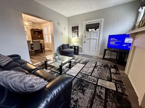 Smart TV - Gem house in the Pittsburgh suburbs (Pittsburgh)