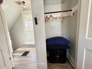 Interior - Gem house in the Pittsburgh suburbs (Pittsburgh)