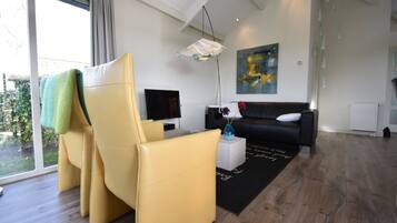Fernseher, DVD-Player, Stereoanlage